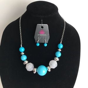Paparazzi Necklace with matching earrings-…